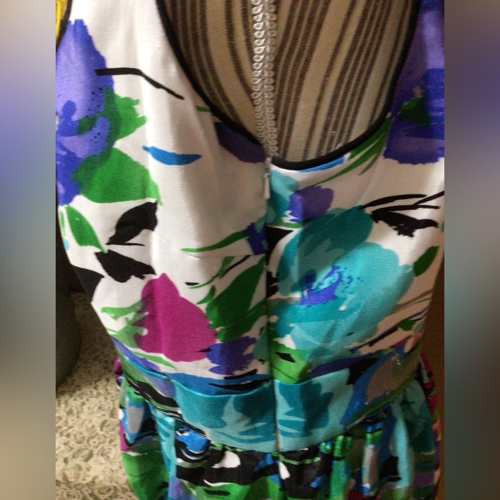 TIANA B. WHITE WITH FLORAL PATTERN DRESS SIZE 16 - Picture 6 of 13